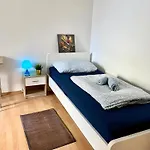 Für 4 Personen, U-bahn, Autobahnnähe Apartamento