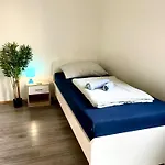 Für 4 Personen, U-bahn, Autobahnnähe Apartamento *