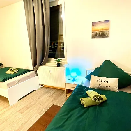 Für 4 Personen, U-bahn, Autobahnnähe Apartamento
