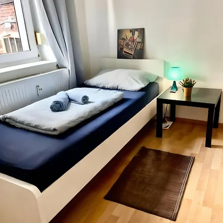 Für 4 Personen, U-bahn, Autobahnnähe Apartamento