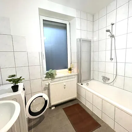 Fuer 4 Personen, U-bahn, Autobahnnaehe * Fuerth