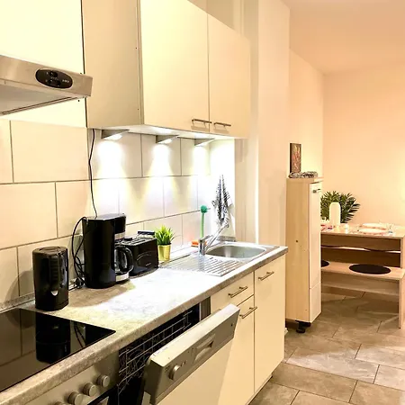 Fuer 4 Personen, U-bahn, Autobahnnaehe Apartment