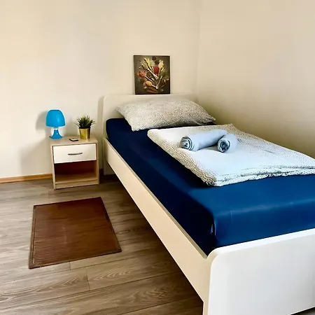 Fuer 4 Personen, U-bahn, Autobahnnaehe Apartment